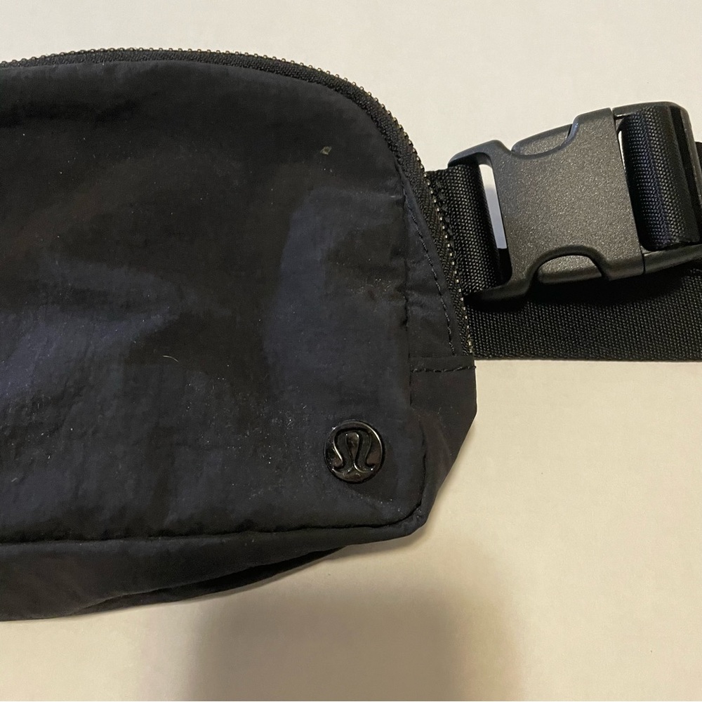 Lululemon Everywhere Belt Bag - 2019 style